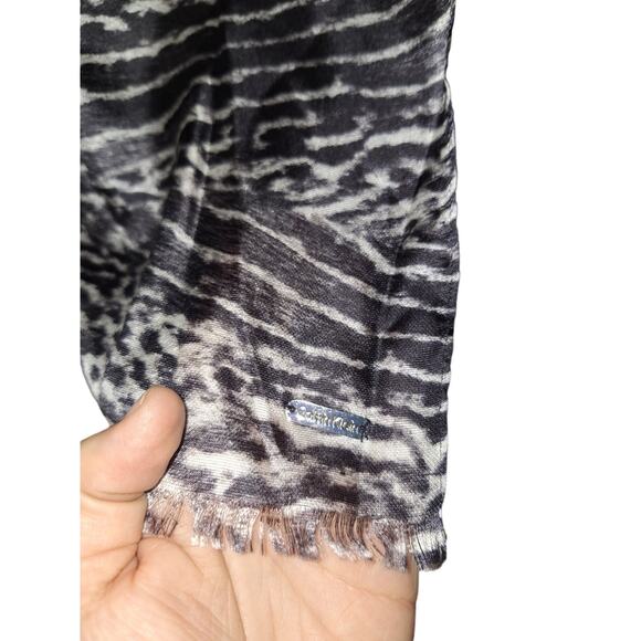 Calvin Klein 100% Silk Zebra Print Long Scarf
Classic Feminine Flowy Timeless - Picture 2 of 4